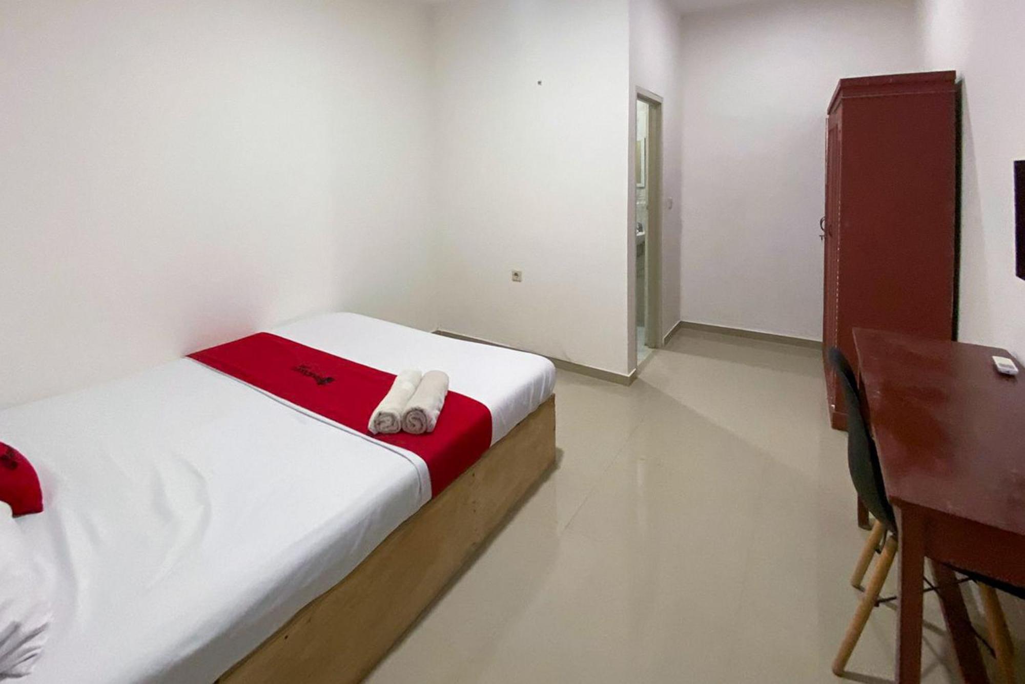 Hotel Reddoorz Near Pasar Baru 4
