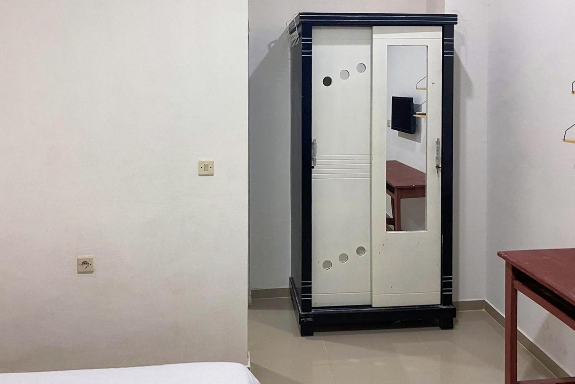 Reddoorz Near Pasar Baru 4 Hotel 2*
