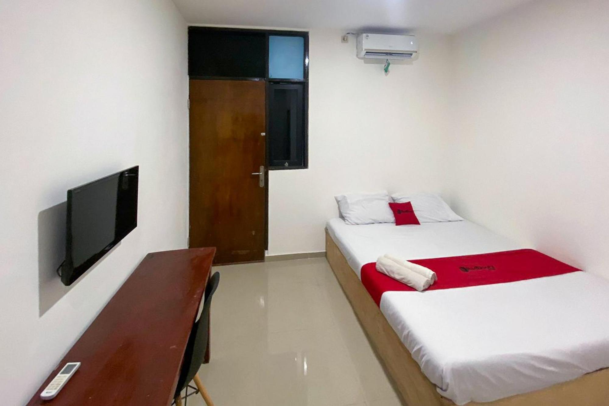 Hotel Reddoorz Near Pasar Baru 4 2*